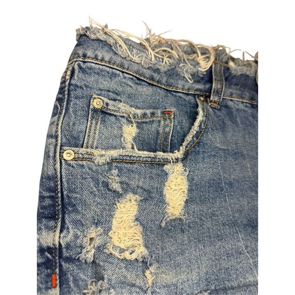 ZARA Trafaluc Women’s 8 Jean Shorts Distressed Denim Frayed Heart Pockets - Picture 2 of 7